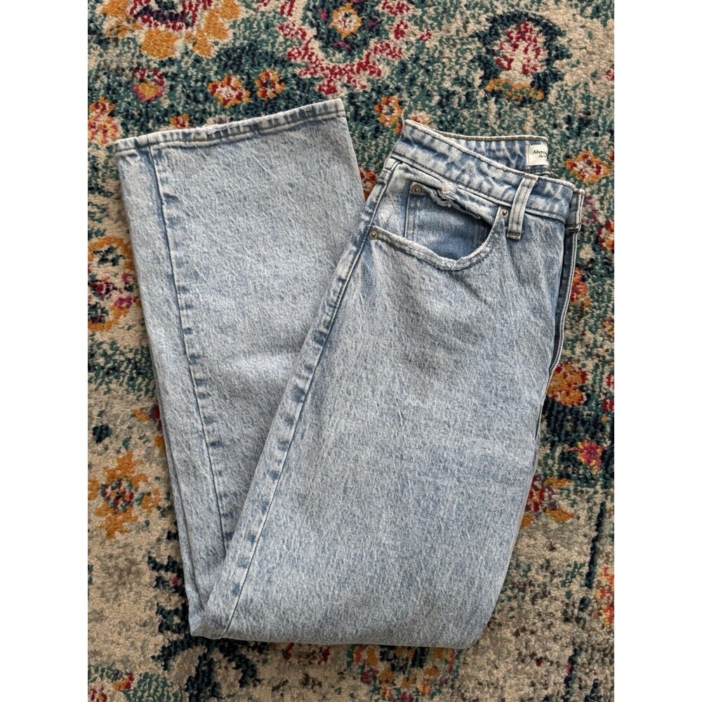 Abercrombie & Fitch 90s High Rise Relaxed Jeans Curve Love Light Wash Size 26/2S - Picture 9 of 10